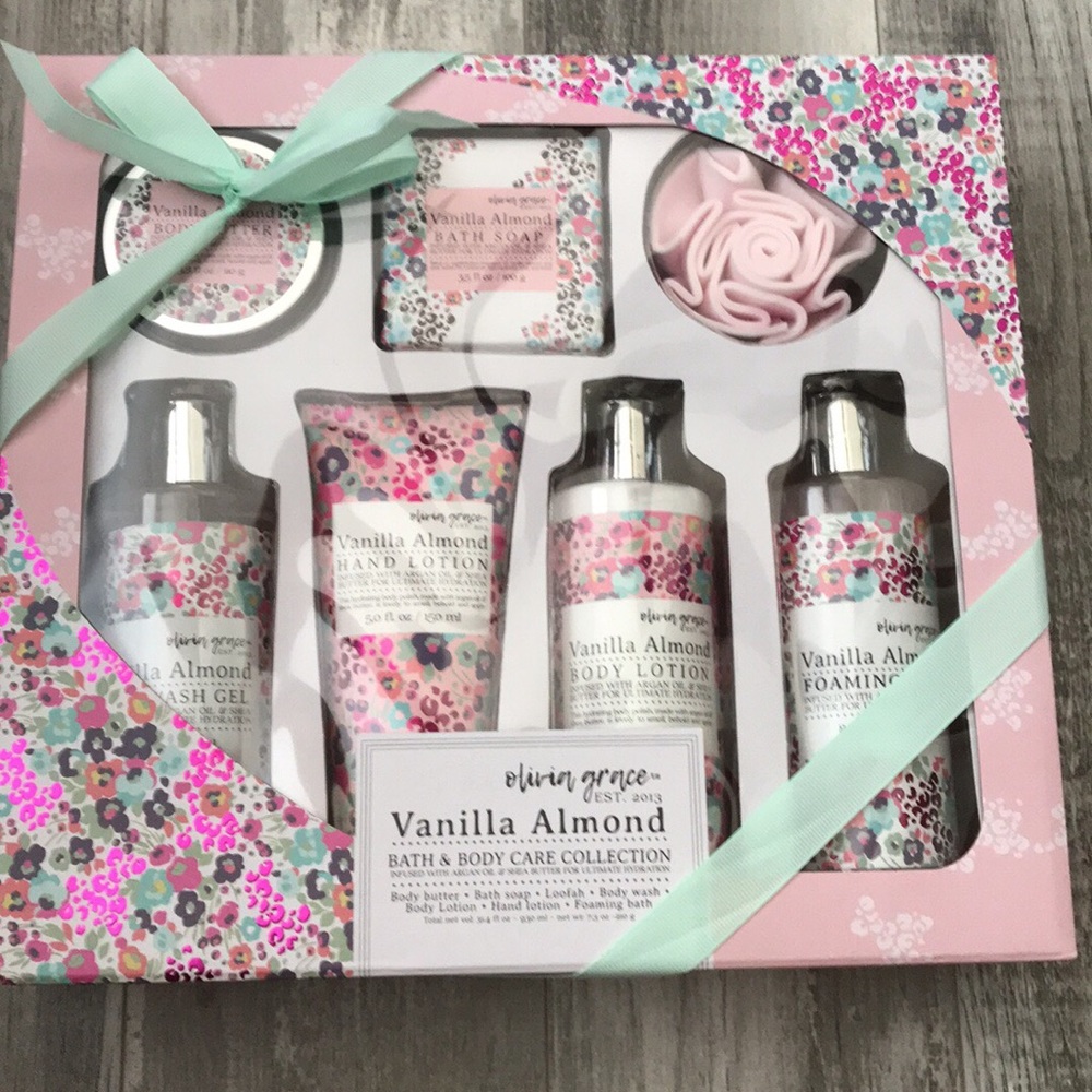 Olivia Grace Vanilla Almond Set